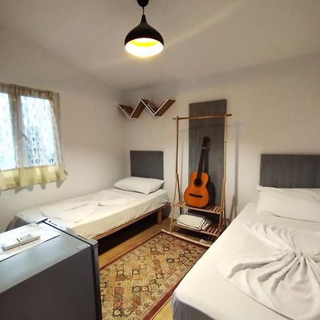 2 Single Bedroom Tirana Exterior photo